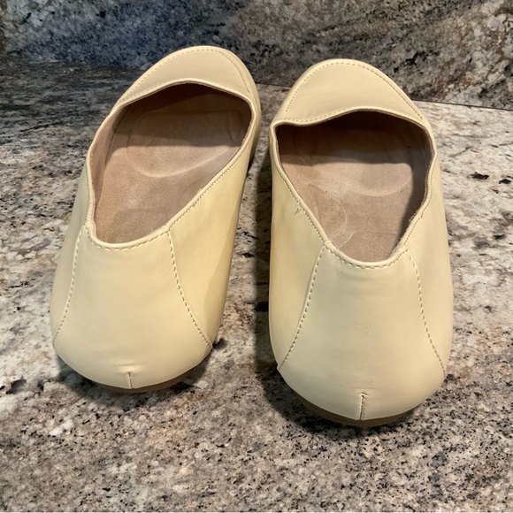 White Mountain Cliffs Womens Size 11M Gracefully Flat Loafer Shoes CREAM Color - Picture 2 of 11
